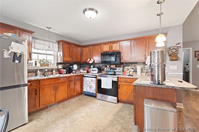 6022 Pine View Court, Jeffersonville, IN 47130
