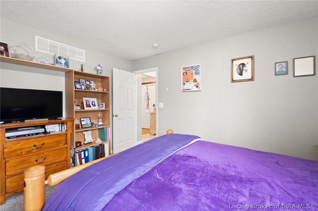 6022 Pine View Court, Jeffersonville, IN 47130