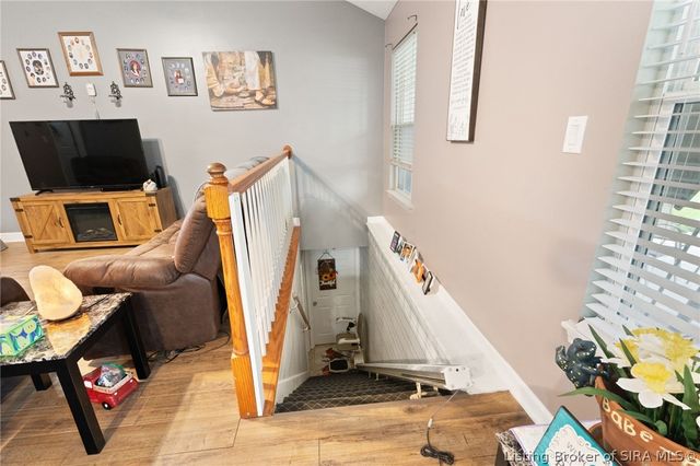 6022 Pine View Court, Jeffersonville, IN 47130