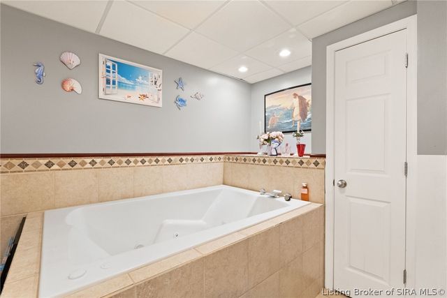 6022 Pine View Court, Jeffersonville, IN 47130