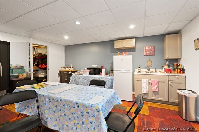 6022 Pine View Court, Jeffersonville, IN 47130