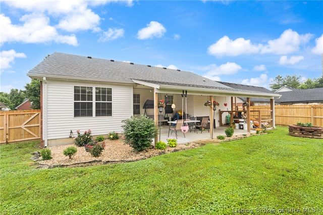 6022 Pine View Court, Jeffersonville, IN 47130