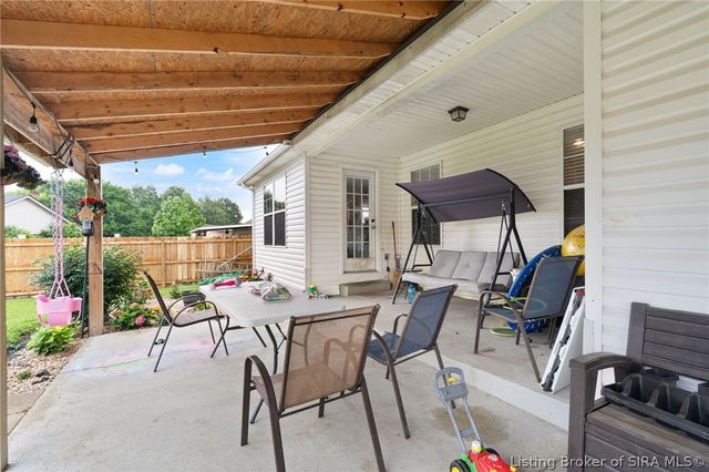 6022 Pine View Court, Jeffersonville, IN 47130