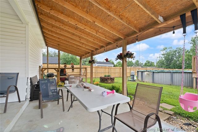 6022 Pine View Court, Jeffersonville, IN 47130