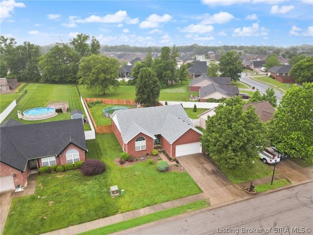 6022 Pine View Court, Jeffersonville, IN 47130
