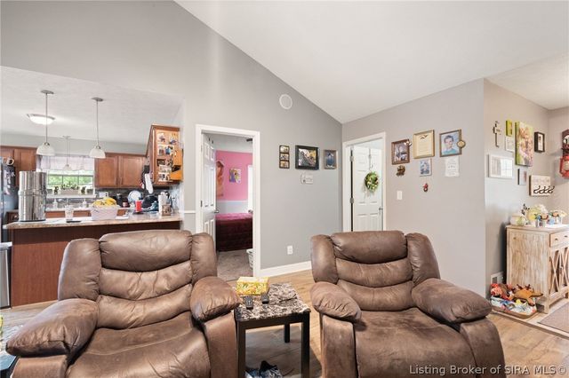 6022 Pine View Court, Jeffersonville, IN 47130
