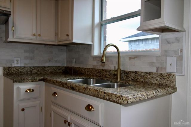 2217 Linsay Avenue, Weslaco, TX 78596