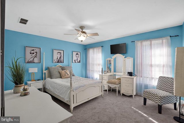 1704 CHANTILLY LN, Chester Springs, PA 19425