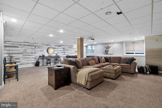 1704 CHANTILLY LN, Chester Springs, PA 19425