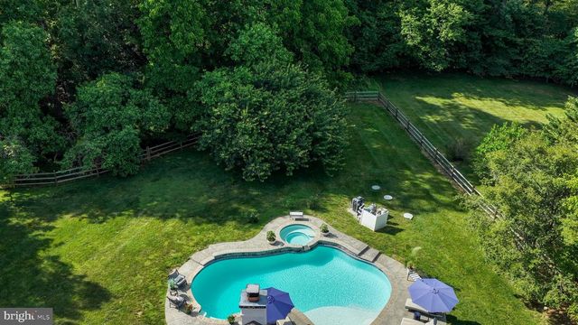 1704 CHANTILLY LN, Chester Springs, PA 19425