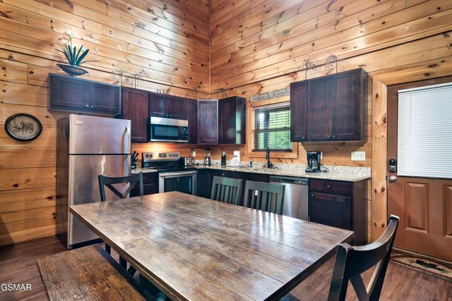 1924 Bear Creek Falls Way Way, Sevierville, TN 37876