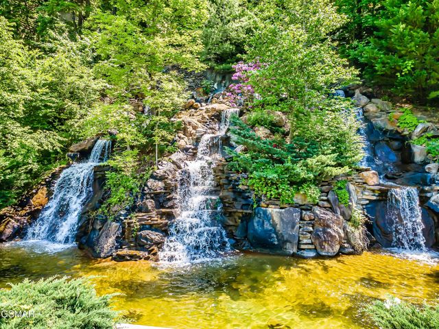 1924 Bear Creek Falls Way Way, Sevierville, TN 37876