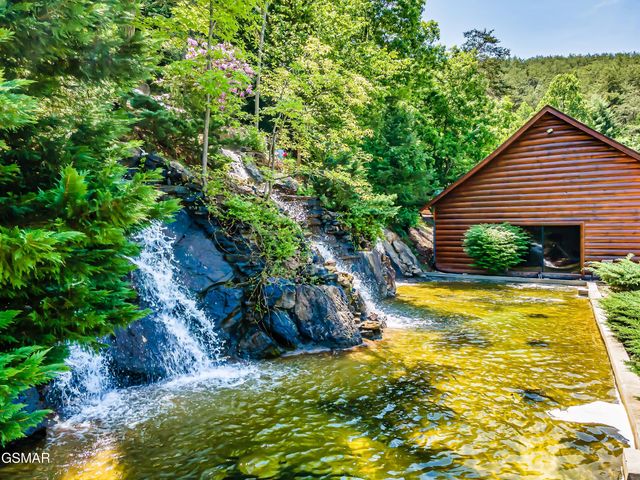 1924 Bear Creek Falls Way Way, Sevierville, TN 37876