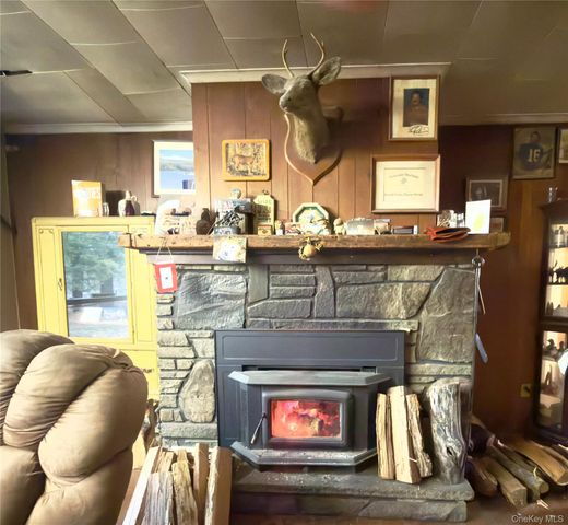 6 Pine Tree Lane, Hyde Park, NY 12538
