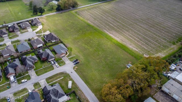 211 N Eola Road, Broussard, LA 70518