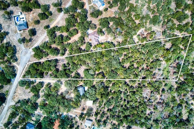 150 Oak Hollow, Floresville, TX 78114