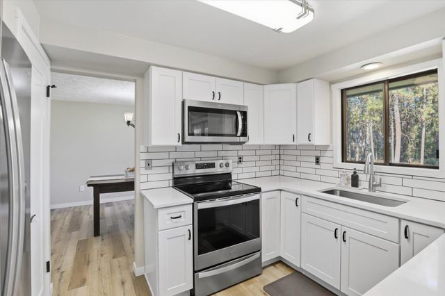 15810 N Pineview Cir, Spokane, WA 99208