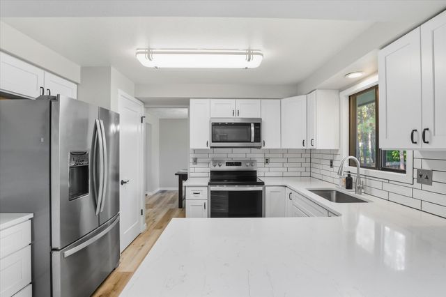 15810 N Pineview Cir, Spokane, WA 99208