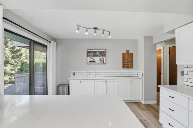 15810 N Pineview Cir, Spokane, WA 99208