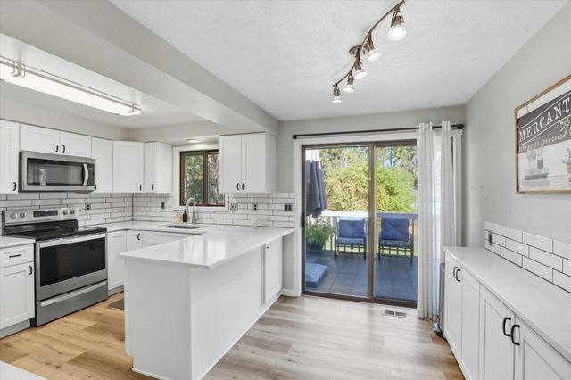 15810 N Pineview Cir, Spokane, WA 99208