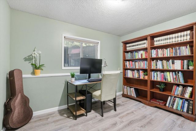 15810 N Pineview Cir, Spokane, WA 99208