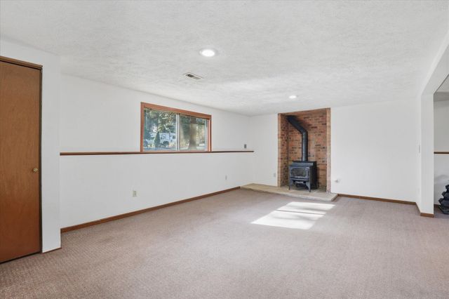 15810 N Pineview Cir, Spokane, WA 99208