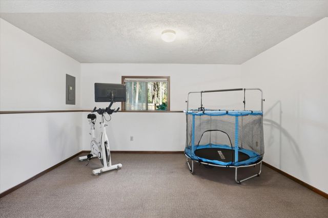 15810 N Pineview Cir, Spokane, WA 99208