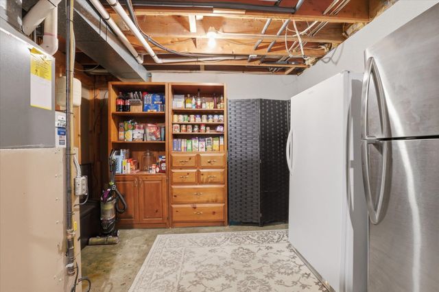 15810 N Pineview Cir, Spokane, WA 99208