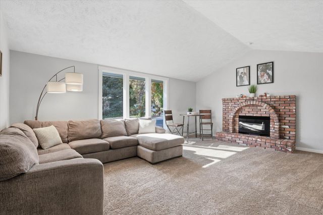 15810 N Pineview Cir, Spokane, WA 99208