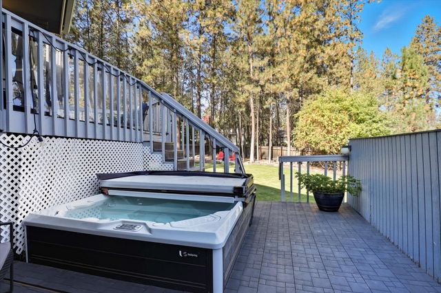 15810 N Pineview Cir, Spokane, WA 99208