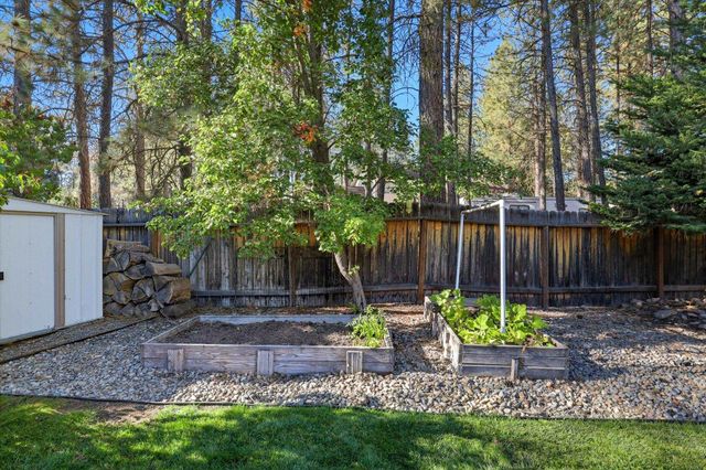 15810 N Pineview Cir, Spokane, WA 99208