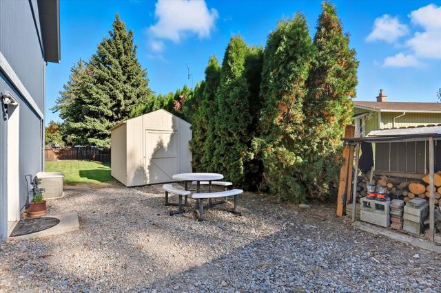 15810 N Pineview Cir, Spokane, WA 99208