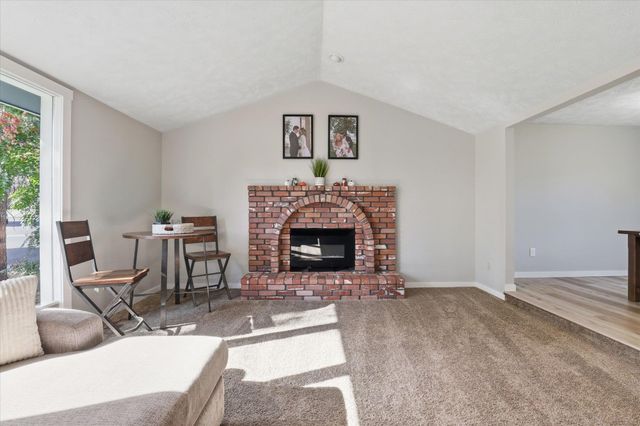 15810 N Pineview Cir, Spokane, WA 99208