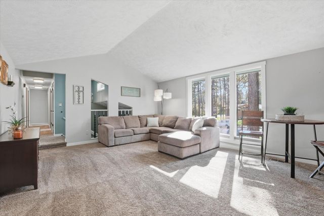 15810 N Pineview Cir, Spokane, WA 99208