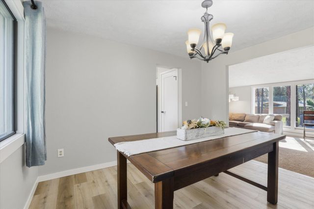 15810 N Pineview Cir, Spokane, WA 99208