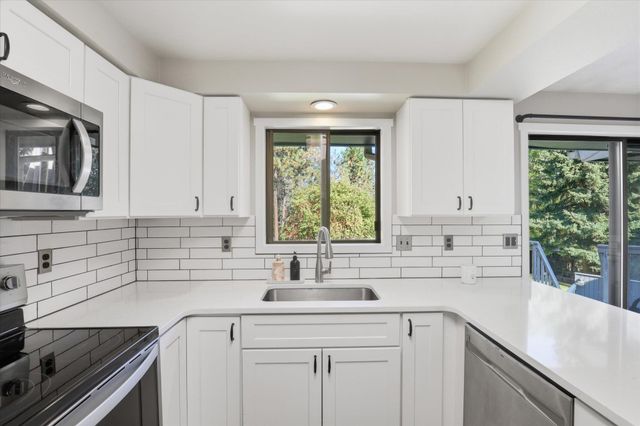 15810 N Pineview Cir, Spokane, WA 99208