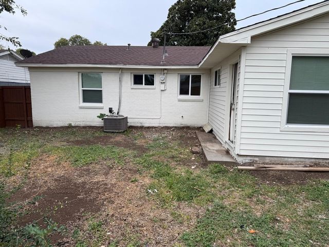 925 Bluewood Drive, Dallas, TX 75232