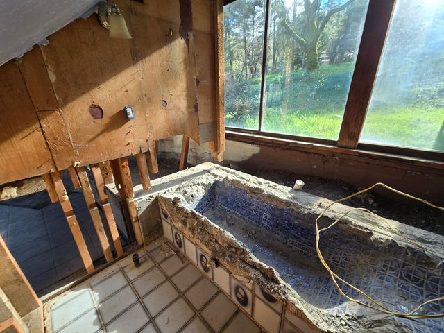 3830 Thomas Road, Miranda, CA 95553