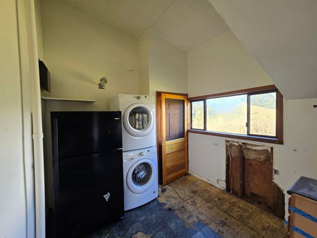 3830 Thomas Road, Miranda, CA 95553