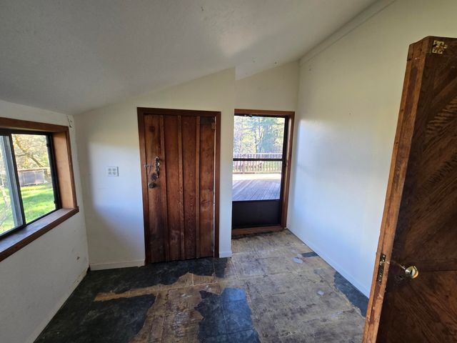 3830 Thomas Road, Miranda, CA 95553