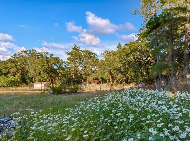 3830 Thomas Road, Miranda, CA 95553