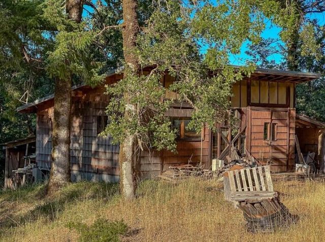 3830 Thomas Road, Miranda, CA 95553