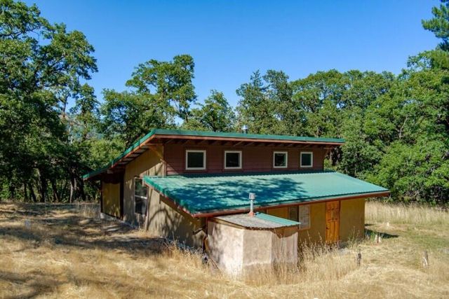 3830 Thomas Road, Miranda, CA 95553