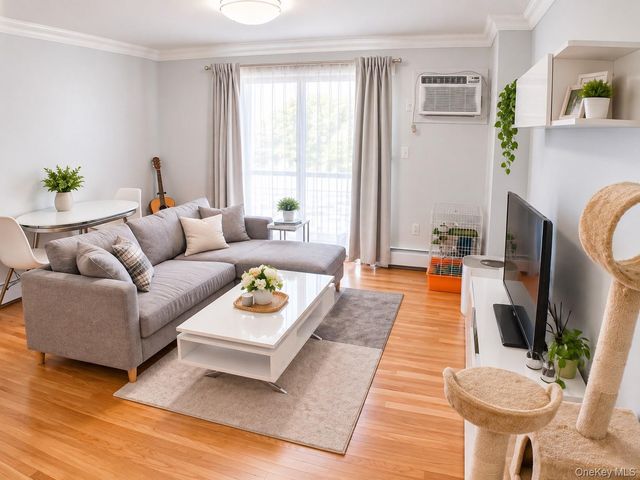 4907 43rd Avenue 3R, Woodside, NY 11377