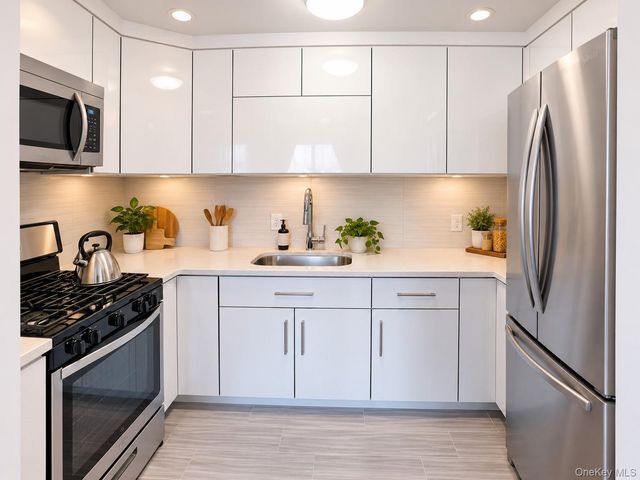 4907 43rd Avenue 3R, Woodside, NY 11377