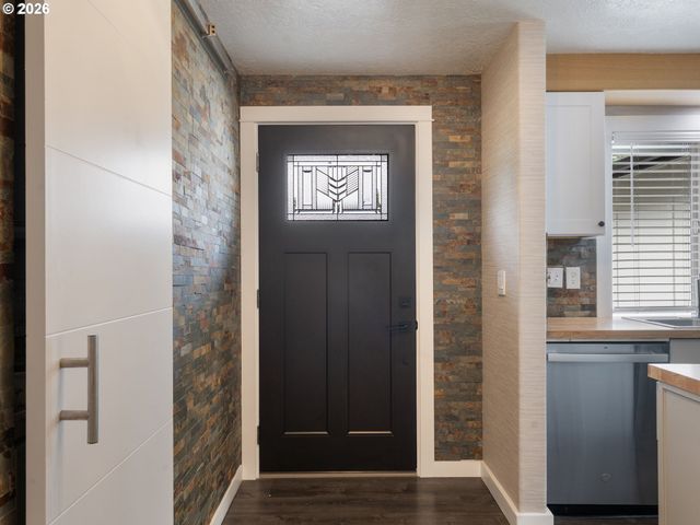 1320 Ne 17TH St, Gresham, OR 97030