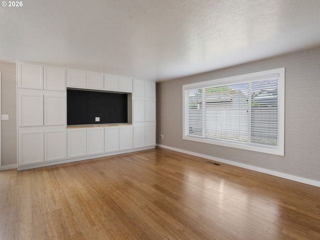 1320 Ne 17TH St, Gresham, OR 97030