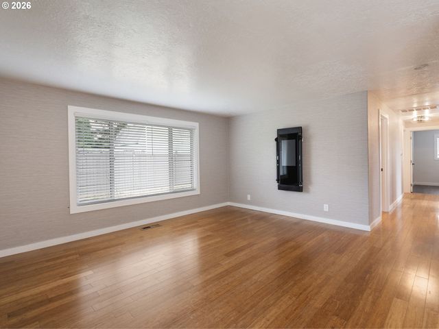 1320 Ne 17TH St, Gresham, OR 97030