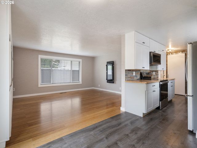 1320 Ne 17TH St, Gresham, OR 97030