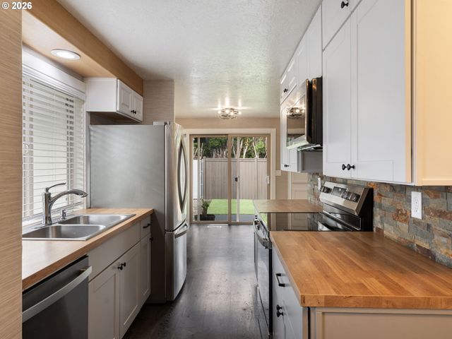 1320 Ne 17TH St, Gresham, OR 97030
